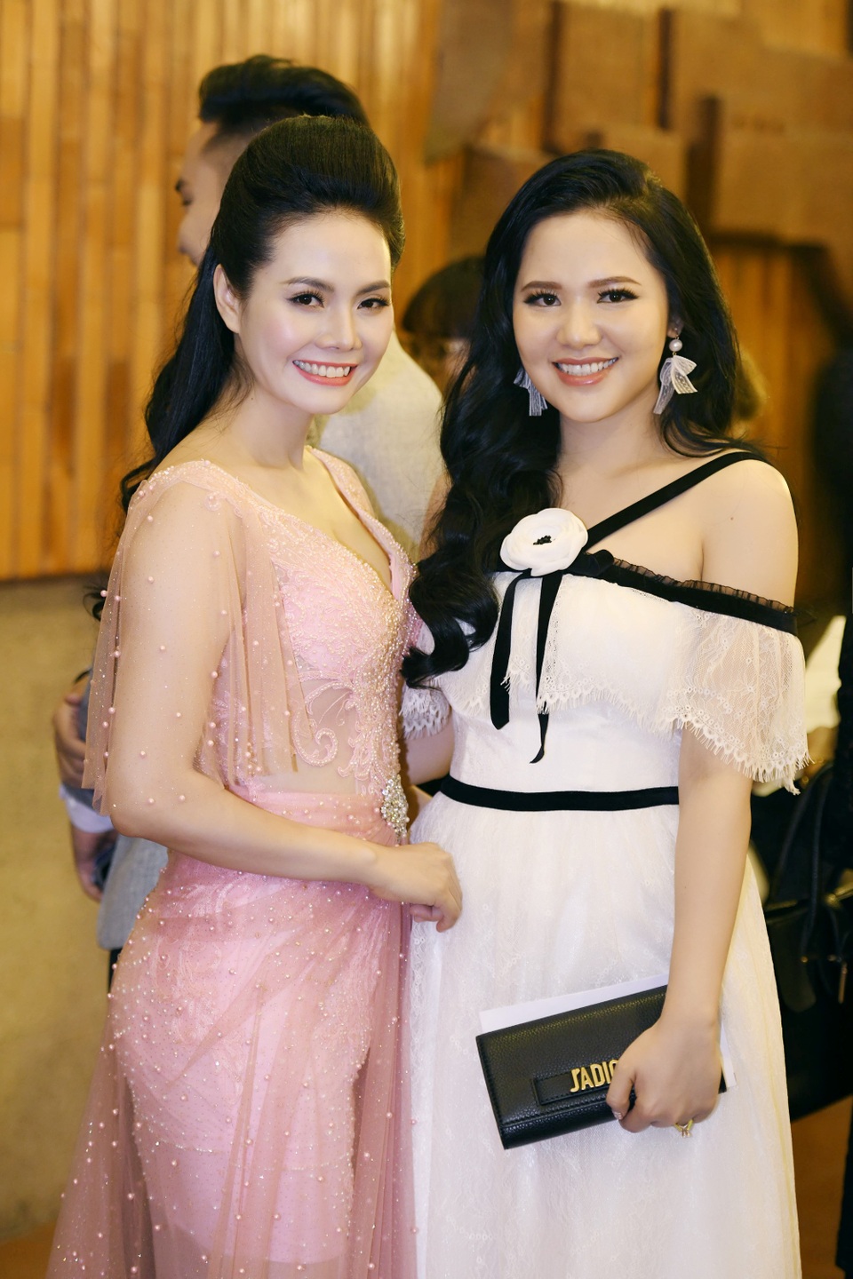 Sao Mai Thuỳ Dung lộng lẫy trên thảm đỏ Giải thưởng âm nhạc Cống hiến - 8 Sao Mai Thuỳ Dung lộng lẫy trên thảm đỏ Giải thưởng âm nhạc Cống hiến - 8