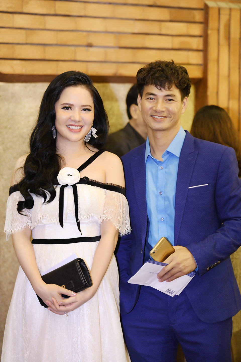 Sao Mai Thuỳ Dung lộng lẫy trên thảm đỏ Giải thưởng âm nhạc Cống hiến - 11 Sao Mai Thuỳ Dung lộng lẫy trên thảm đỏ Giải thưởng âm nhạc Cống hiến - 11