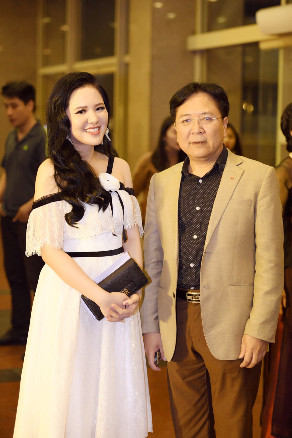 Sao Mai Thuỳ Dung lộng lẫy trên thảm đỏ Giải thưởng âm nhạc Cống hiến - 13 Sao Mai Thuỳ Dung lộng lẫy trên thảm đỏ Giải thưởng âm nhạc Cống hiến - 13