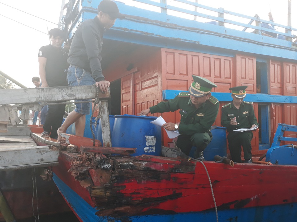 2 tàu cá trình báo bị đâm va, cướp phá tài sản - 1 Trạm kiểm soát Biên phòng Sa Kỳ kiểm tra, thống kê thiệt hại của 2 tàu cá