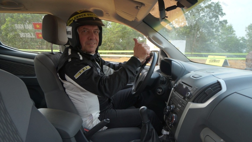 Hà Nội: Hết thời đàn ông “độ ô tô” để đi phố, ngồi cafe? - 2 Hà Nội: Hết thời đàn ông “độ ô tô” để đi phố, ngồi cafe? - 2