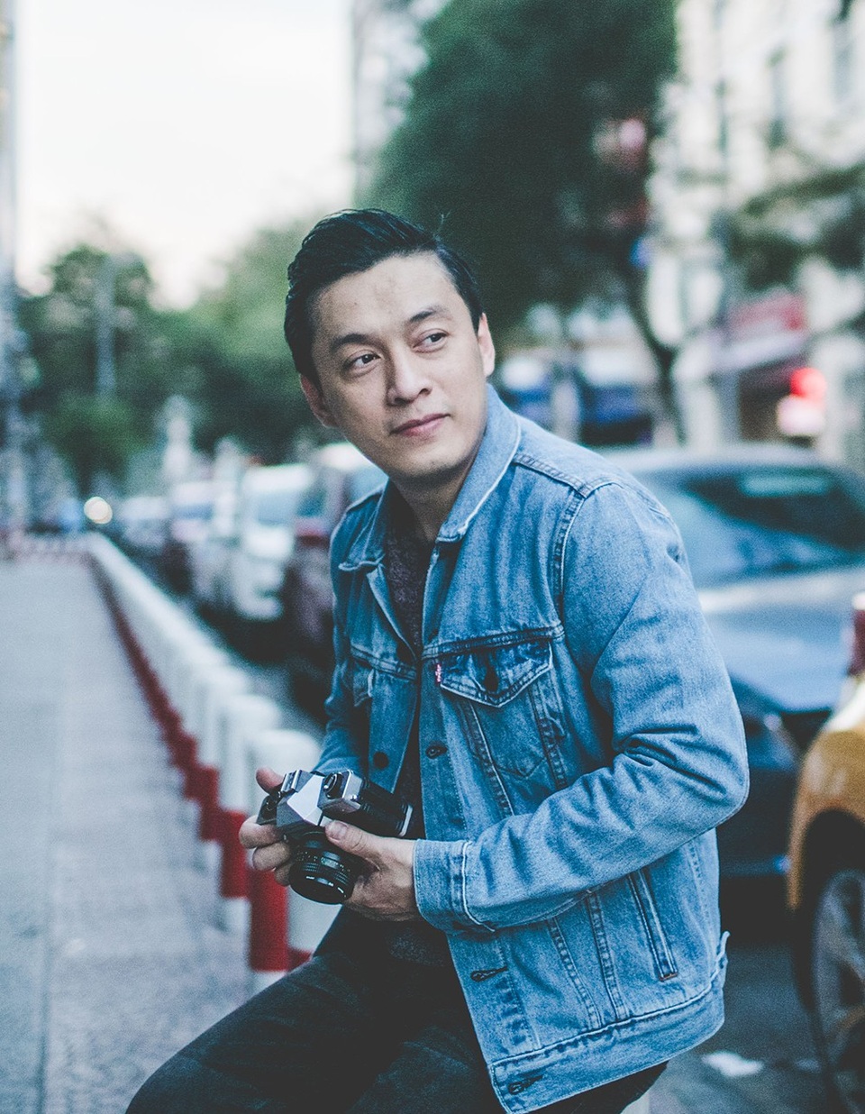 Với những đồng điệu từ cảm xúc mà bộ phim mang lại, MV được đạo diễn Tùng Phan thực hiện theo phong cách “reply 1999”.