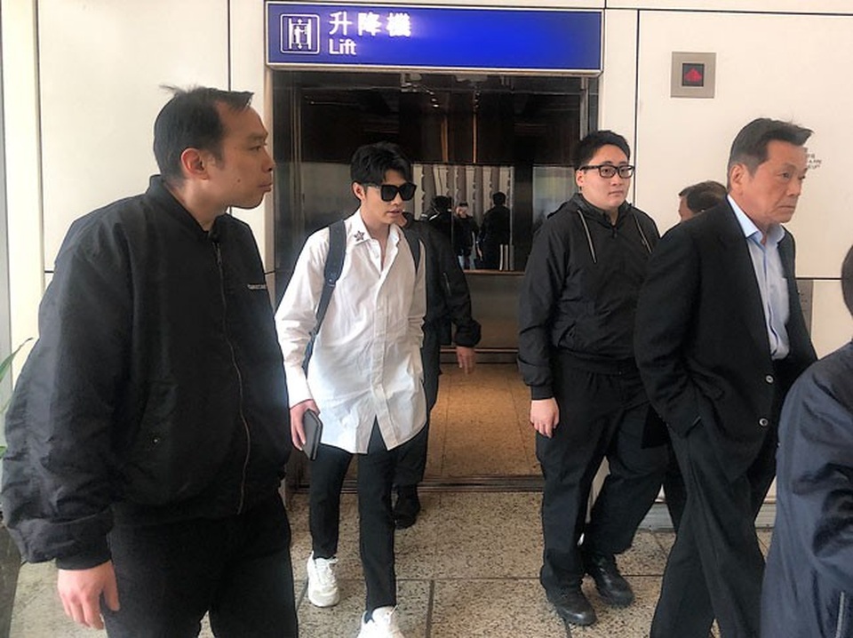 Noo Phước Thịnh tự tin nói tiếng Anh tại Hong Kong - 1 Noo Phước Thịnh đã đến Hong Kong.