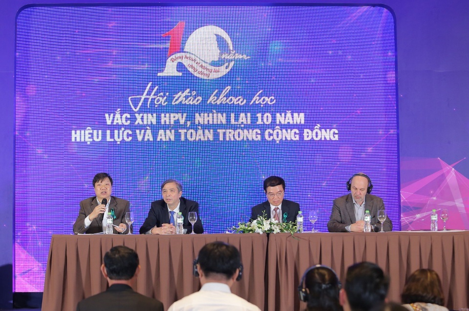 1 triệu liều vắc xin HPV trong 10 năm qua đã làm được những gì? - 1 Hội thảo khoa học có sự tham gia của các chuyên gia đầu ngành trong và ngoài nước cùng 350 nhân viên y tế hai miền Nam Bắc thuộc 2 nhóm chuyên ngành chính là y tế dự phòng và sản phụ khoa - chăm sóc sức khỏe sinh sản