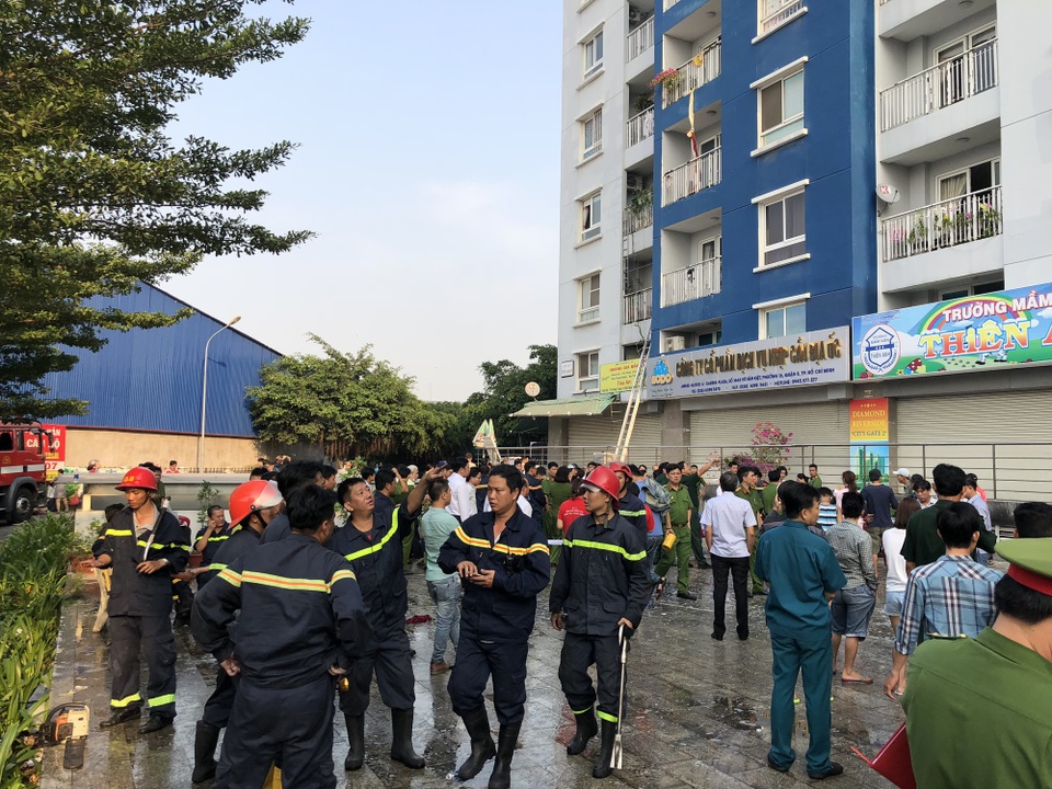 Rơi nước mắt nghe lời kể của những người thoát chết sau vụ cháy kinh hoàng - 4 Cảnh sát PCCC tại hiện trường