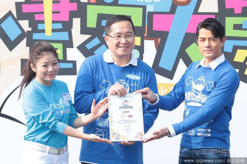 Quách Phú Thành thuê vệ sỹ bảo vệ con gái cưng - 5
Anh cho biết nhiệm vụ chính của mình sẽ là giúp vợ hàng ngày chụp ảnh con để lưu giữ lại kỉ niệm. Tuy nhiên, anh sẽ không công khai nhiều ảnh vợ con để cho gia đình có được cuộc sống ít bị bàn tán, điều tiếng nhất có thể. Anh còn có ý định thuê thêm vệ sỹ để bảo vệ cuộc sống của con gái.