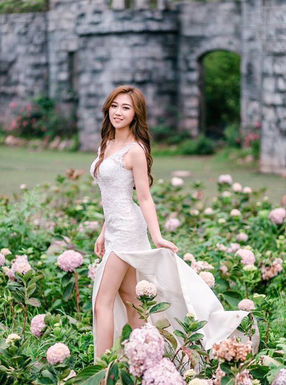 Top 12 thí sinh hoa khôi trường ĐH Thủy lợi lộng lẫy với váy cưới - 1 Bùi Khánh Linh