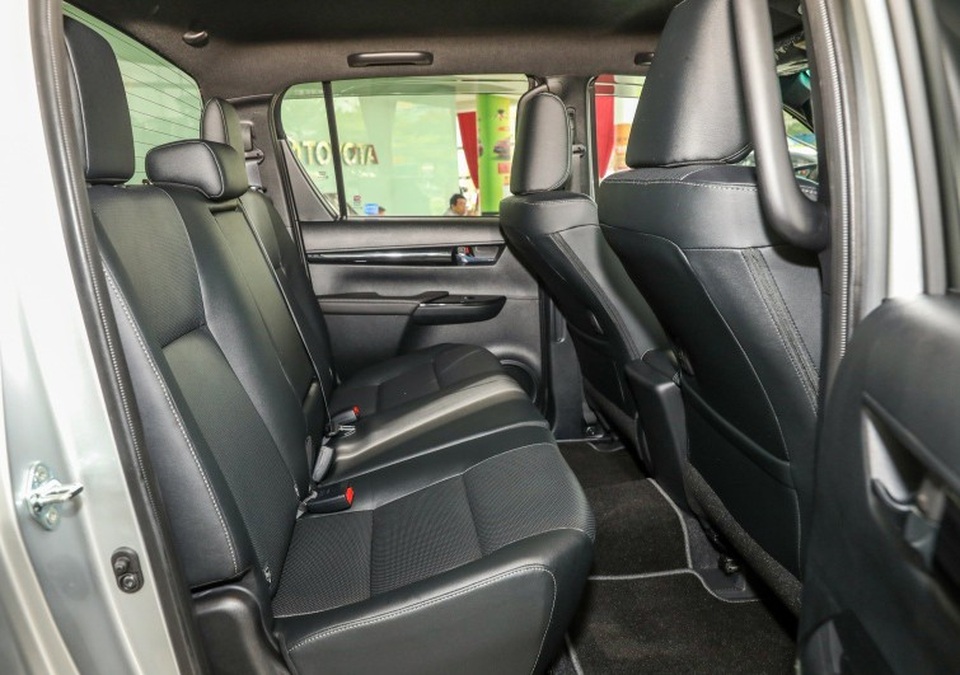 Toyota Hilux ra mắt phiên bản mới - 11