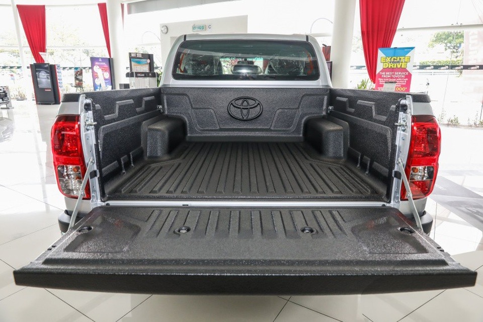 Toyota Hilux ra mắt phiên bản mới - 8