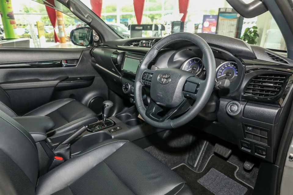 Toyota Hilux ra mắt phiên bản mới - 3
