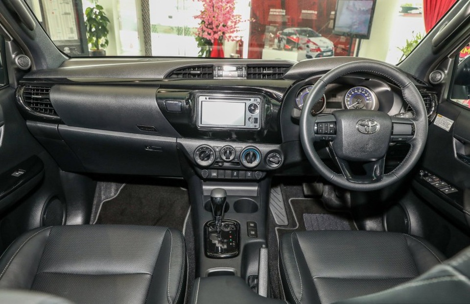 Toyota Hilux ra mắt phiên bản mới - 9