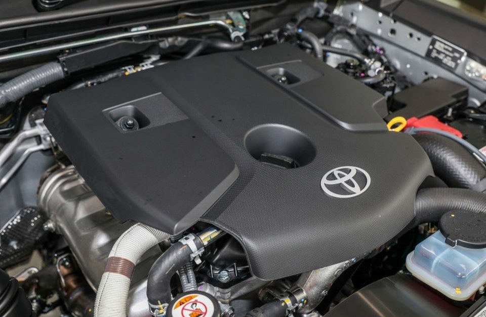 Toyota Hilux ra mắt phiên bản mới - 2