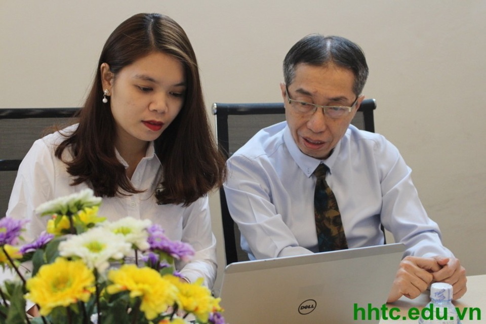 Toàn cảnh tư vấn: Cơ hội việc làm cho nhân sự trẻ trong ngành Du lịch - 7
Ông Trương Nam Thắng - Cố vấn chuyên môn của Trường Trung cấp Nghề Du lịch Hà Nội trả lời câu hỏi của bạn đọc trong buổi tư vấn.