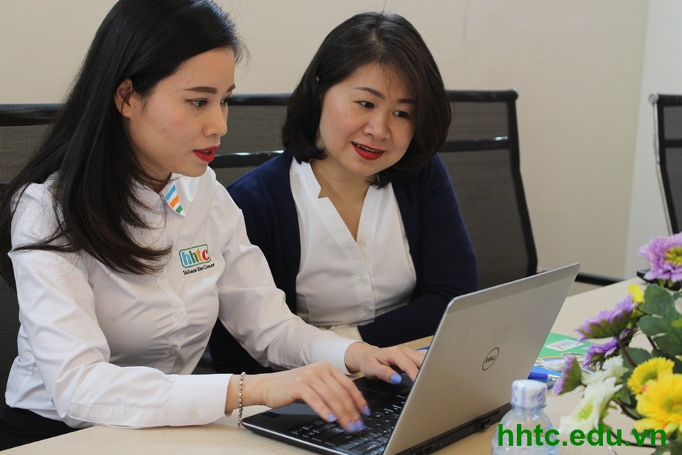 Toàn cảnh tư vấn: Cơ hội việc làm cho nhân sự trẻ trong ngành Du lịch - 8 Bà Nguyễn Thu Hoài - Trưởng phòng Nhân sự và Văn hóa doanh nghiệp, Novotel Suites Hà Nội trả lời câu hỏi của bạn đọc trong buổi tư vấn.