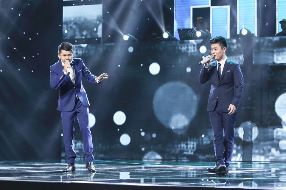 Trước đó, Ngọc Hải - Văn Nhân mở màn chương trình với liên khúc Giã từ - Những đêm lạnh giá. Cả hai kết hợp ăn ý trong việc chuyển giai điệu từ nhẹ nhàng sang sôi động đã mang đến sự mới mẻ và tạo được ấn tượng với người xem.