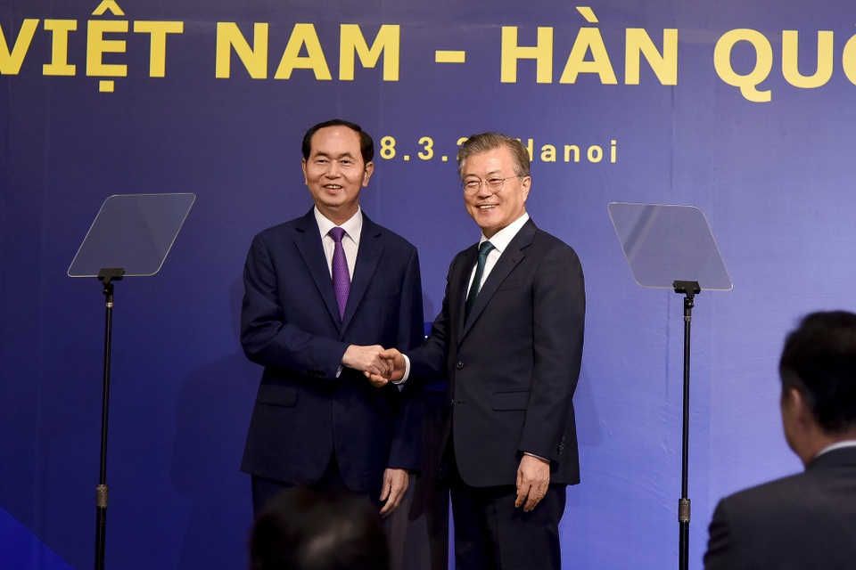 Tổng thống Hàn Quốc hâm mộ về nhiệt huyết, thành quả đạt được của Việt Nam - 1 Chủ tịch nước Trần Đại Quang và Tổng thống Hàn Quốc Moon Jae In tại Diễn đàn Doanh nghiệp chiều 23/3 (ảnh: Như Quỳnh)