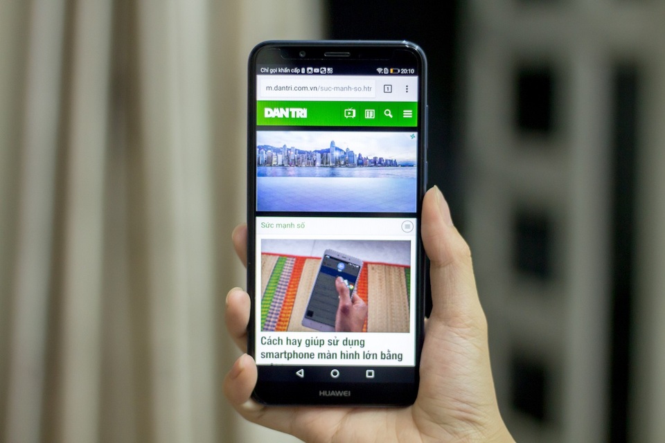 Những mẫu smartphone tràn viền giá tốt đáng mua năm 2018 - 1