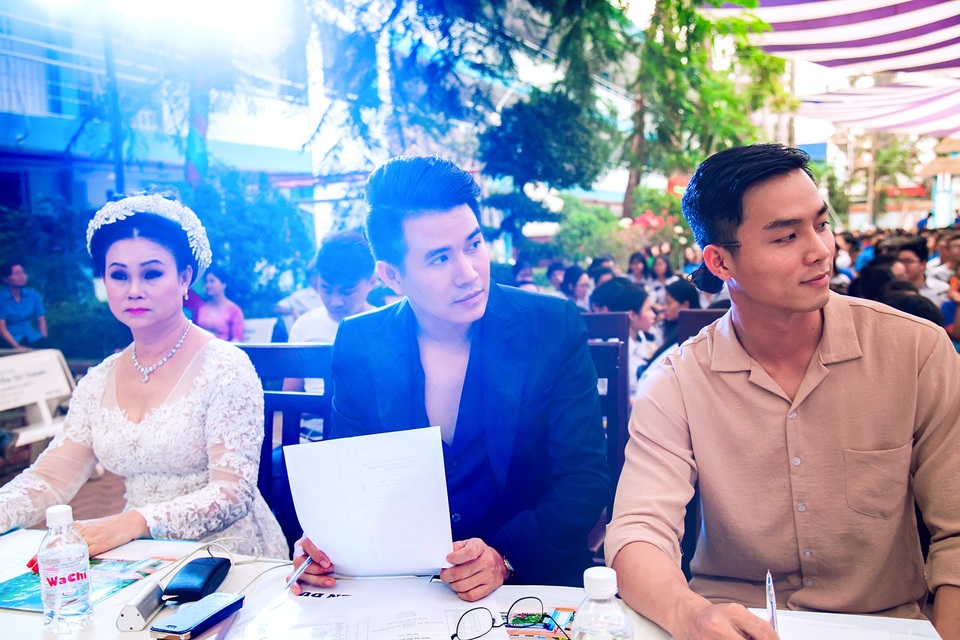 Vũ Mạnh Cường về trường người yêu cũ tìm học sinh thanh lịch - 1 Vũ Mạnh Cường về trường người yêu cũ tìm học sinh thanh lịch - 1