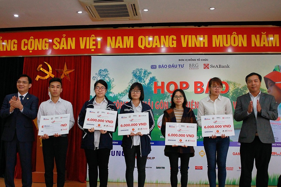 Khởi động giải golf Vì trẻ em Việt Nam 2018 - 2
và 05 suất học bổng trị giá 6 triệu đồng/suất cho học sinh, sinh viên có hoàn cảnh khó khăn nhưng học giỏi