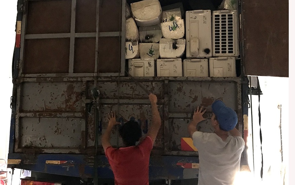 Bắt 2 xe tải chở hàng điện lạnh cấm nhập khẩu - 1 Bắt 2 xe tải chở hàng điện lạnh cấm nhập khẩu - 1