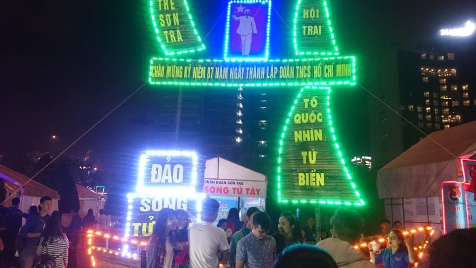 Hơn 1.400 đoàn viên tham gia hội trại “ Tổ quốc nhìn từ biển” - 4 Hình ảnh lung linh, của Hội trại về đêm