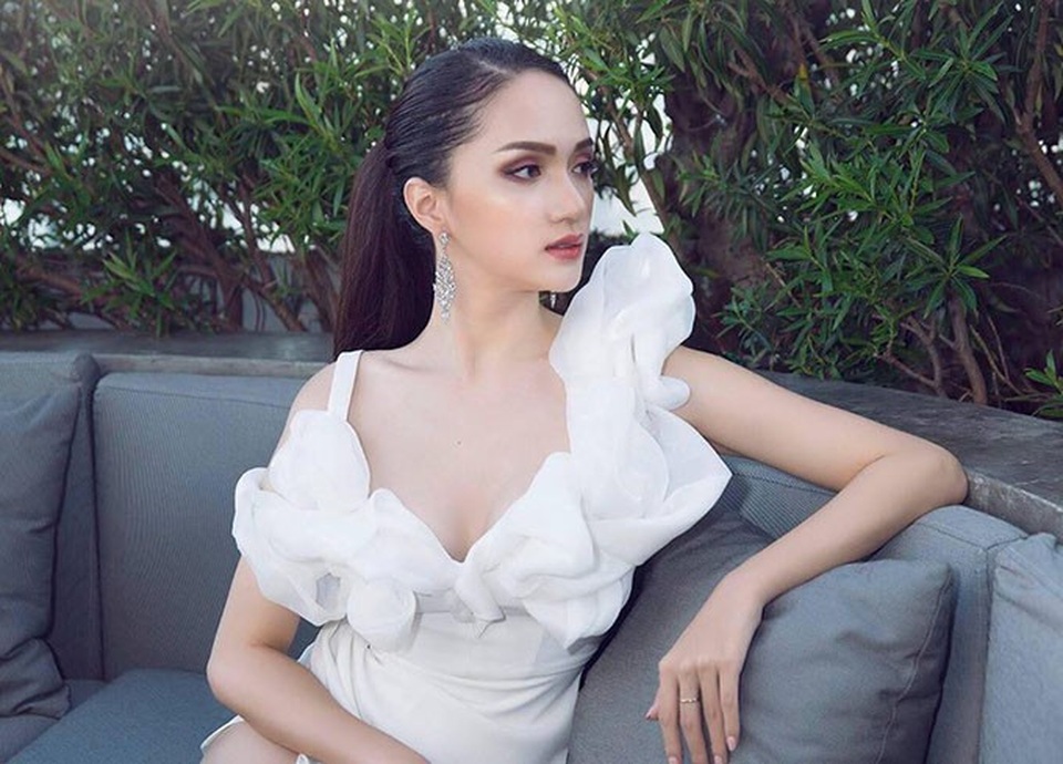 Cát Phượng tâm sự chuyện “chưa thể có con”; Hari Won mất ngủ vì được chụp hình với Tổng thống - 8 Tân Hoa hậu chuyển giới Hương Giang tiếp tục chuỗi này đi sự kiện tại Thái Lan sau khi đăng quang, người đẹp ngày càng hút hồn, quyến rũ.