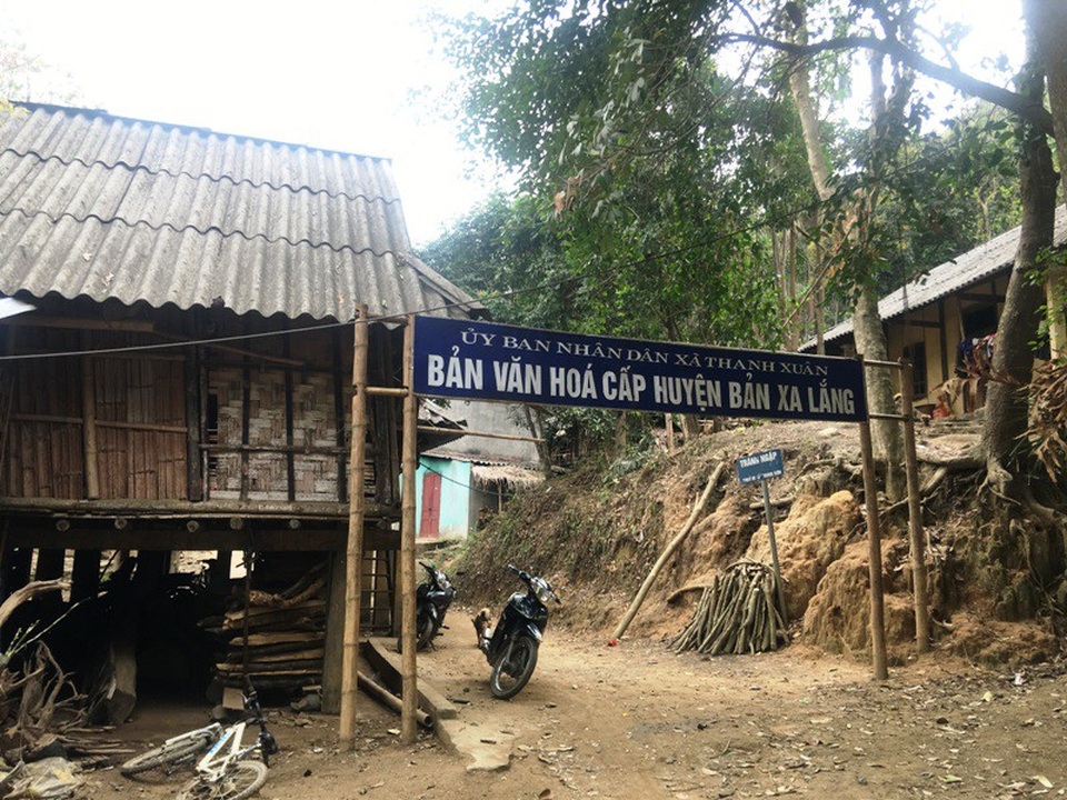 Hơn 50 hộ dân sống “lay lắt” bên công trình thủy điện nghìn tỷ - 2 53 hộ dân bản Sa Lắng, xã Thanh Xuân nằm trong diện di dời do ảnh hưởng của dự án