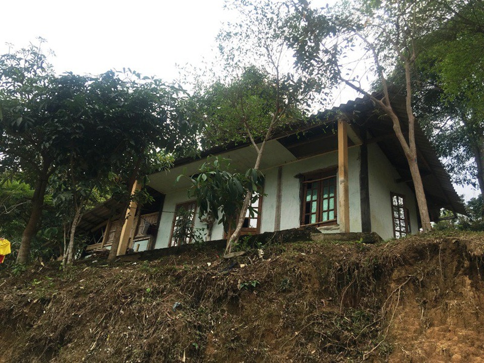 Hơn 50 hộ dân sống “lay lắt” bên công trình thủy điện nghìn tỷ - 9 Nhà cửa xuống cấp nhưng không dám sửa chữa