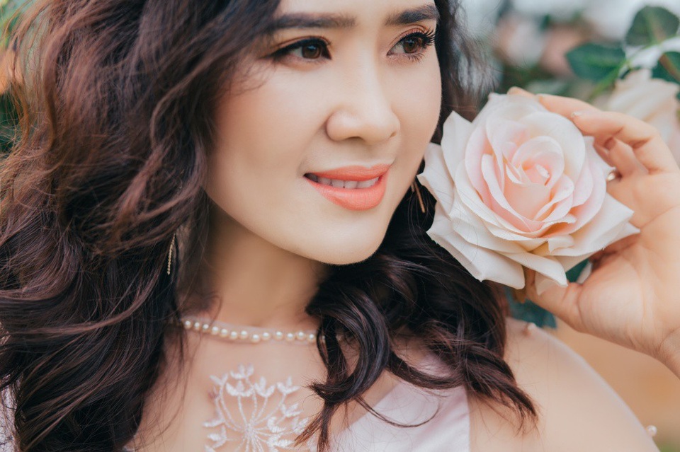 Nhan sắc xinh đẹp của Tân Nữ hoàng Hoa hồng 2018 Nguyễn Thị Phương - 3 Nhận định được tầm quan trọng và nghiêm túc của cuộc thi, Phương luôn ý thức bản thân có trách nhiệm mang đến những hình ảnh đẹp nhất của người phụ nữ Việt Nam tới bạn bè trong nước và quốc tế.