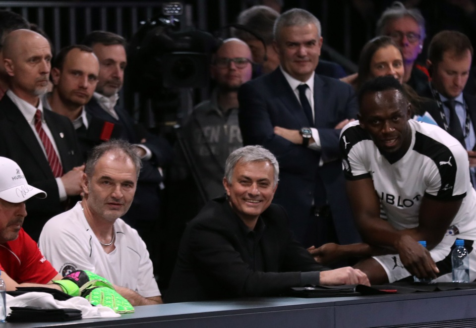 Phản ứng của người đặc biệt trước tình huống này là một nụ cười tươi rói thay vì gương mặt không cảm xúc mọi khi.