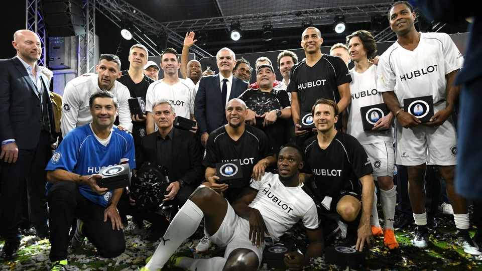 “Chúng ta những người hâm mộ bóng đá luôn có những thần tượng, những cầu thủ huyền thoại yêu thích. Và mong ước được nhìn những huyền thoại quay trở lại trên sân cỏ thực sự là một món quà đặc biệt ý nghĩa. Trận đấu này khẳng định tình yêu của Hublot dành cho môn thể thao Vua, dành cho 2018 – năm của FIFA World Cup mà Hublot là thương hiệu đồng hồ bảo trợ thời gian, dành cho những tên tuổi đã sống cuộc đời họ trong thế giới bóng đá cùng gặp gỡ nhau trong một trận cầu giàu cảm xúc.” Ricardo Guadalupe, CEO Hublot cho biết
