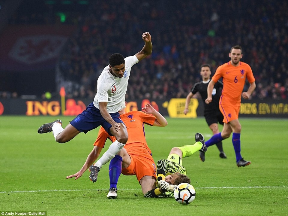 Hà Lan 0-1 Anh: "Ngôi sao" của MU đặt dấu ấn - 1
Rashford đá chính ở vị trí tiền đạo cắm của tuyển Anh