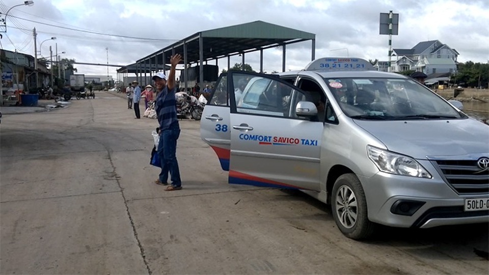 Liên tiếp xuất hiện hãng taxi Việt sa sút, đóng cửa vì Uber và Grab - 1 Liên doanh ComfortDelgro Savico Taxi của Công ty cổ phần Dịch vụ tổng hợp Sài Gòn - Savico và đối tác Singapore đã phải tuyên bố đóng cửa để bảo toàn khoản đầu tư.