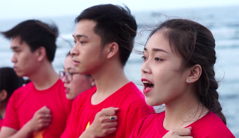 Video đoạt giải nhất cuộc thi sáng tác video, clip hát Quốc ca - 1