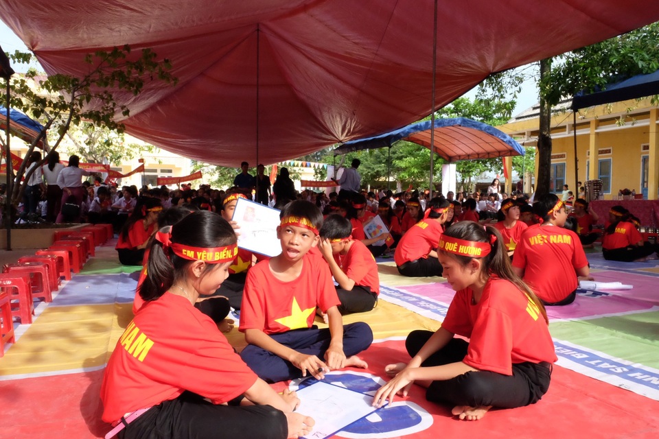 Học trò Lý Sơn thi “Em yêu biển, đảo quê hương” - 3 Cuộc thi có 4 phần: Ra khơi, Vượt sóng, Cập bến và Đặt mốc chủ quyền