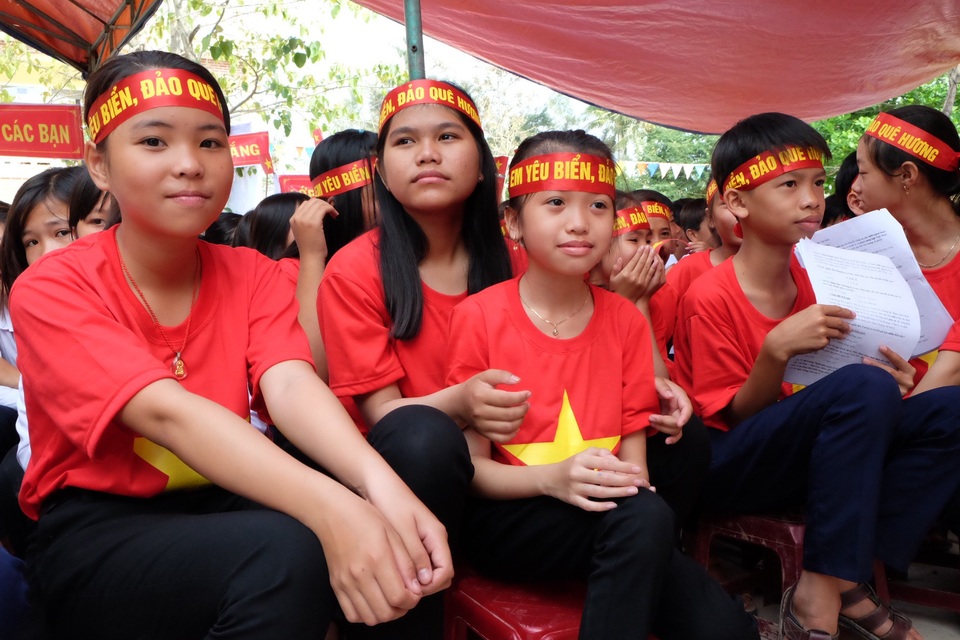 Học trò Lý Sơn thi “Em yêu biển, đảo quê hương” - 2 Học trò Lý Sơn thi “Em yêu biển, đảo quê hương” - 2