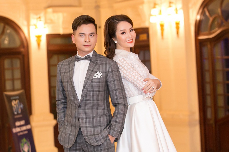 Á hậu Thuỵ Vân duyên dáng bên MC Danh Tùng và Hoa hậu H'Hen Niê - 4 Vốn từng kết hợp với Danh Tùng trong rất nhiều chương trình trước đó nên Thuỵ Vân dễ dàng cùng bạn dẫn tạo được bầu không khí sôi nổi.