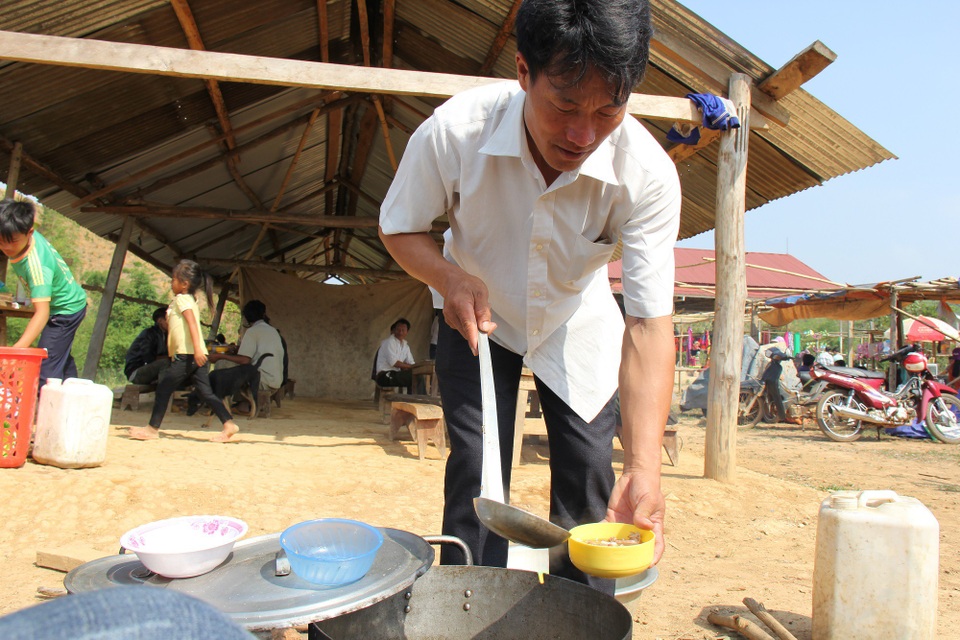 Độc đáo chợ phiên Tây Bắc giữa lòng Tây Nguyên - 7 Thắng cố là món ăn truyền thống được làm từ nội tạng động vật