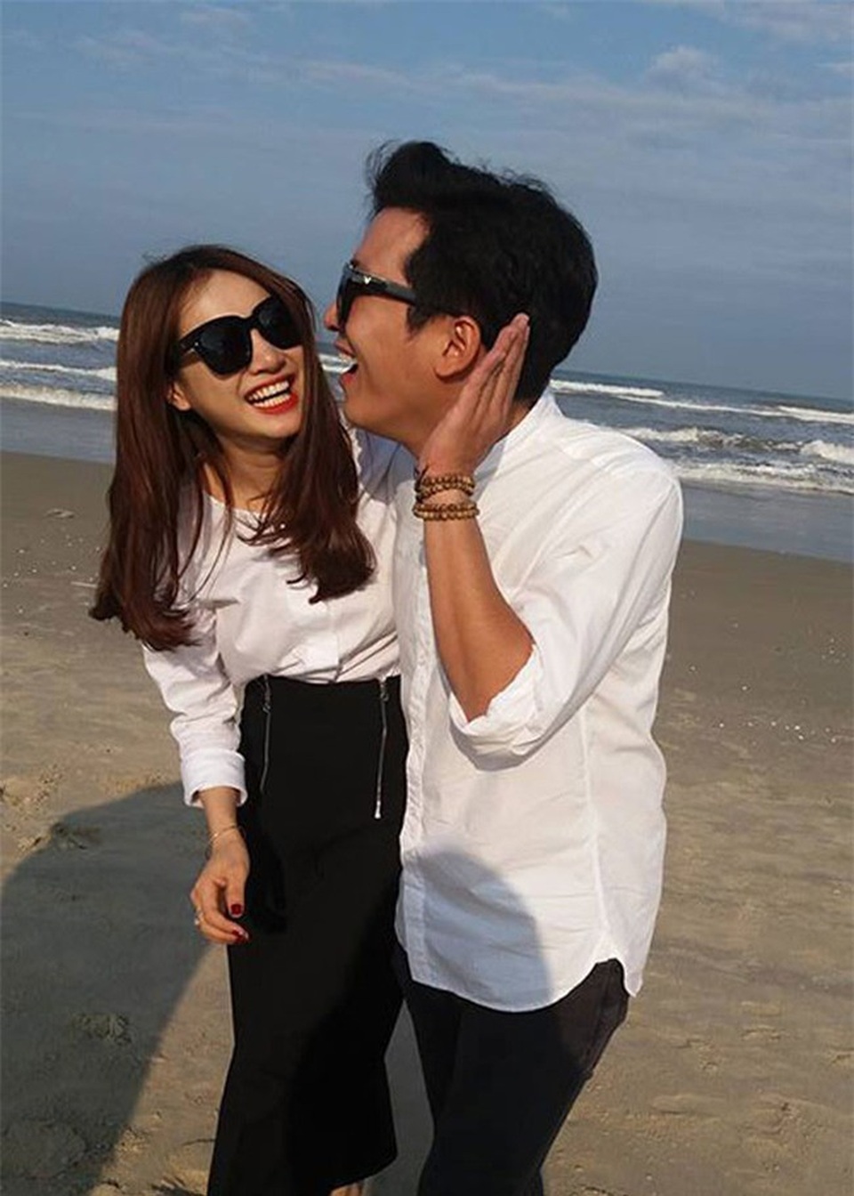 Trường Giang xuất hiện sau “ồn ào”, Phan Như Thảo sợ con bị bắt cóc - 2 Giữa scandal ồn ào này, người được quan tâm ở thời điểm hiện tại là Nhã Phương - nữ diễn viên đã nhận được lời cầu hôn của Trường Giang trong một lễ trao giải mới đây. Tuy nhiên, Nhã Phương giữ thái độ im lặng trên truyền thông. Nhân vật chính của những câu chuyện sóng gió này là Trường Giang cũng có cách ứng xử tương tự.