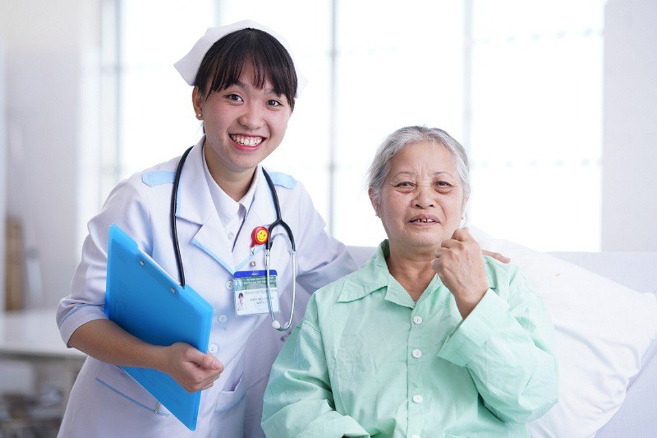 Phó Bí thư Đoàn trẻ tuổi nhất nhận giải thưởng Lý Tự Trọng 2018 - 1 Nhựt Hồng tại buổi học lâm sàng tại Bệnh viện đa khoa tỉnh Lâm Đồng.