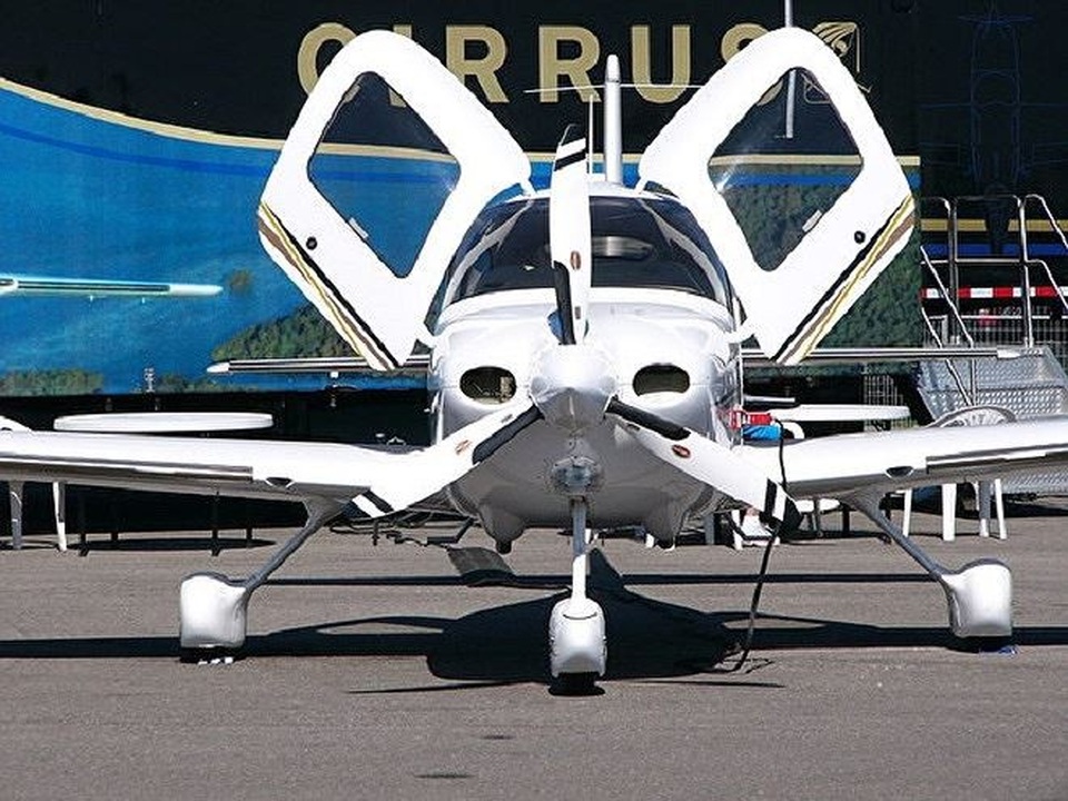 Kỹ thuật quân sự tiên tiến “trôi về” Trung Quốc như thế nào? - 2
Hãng chế tạo máy bay Cirrus Aircraft của Mỹ bị Trung Quốc thu mua