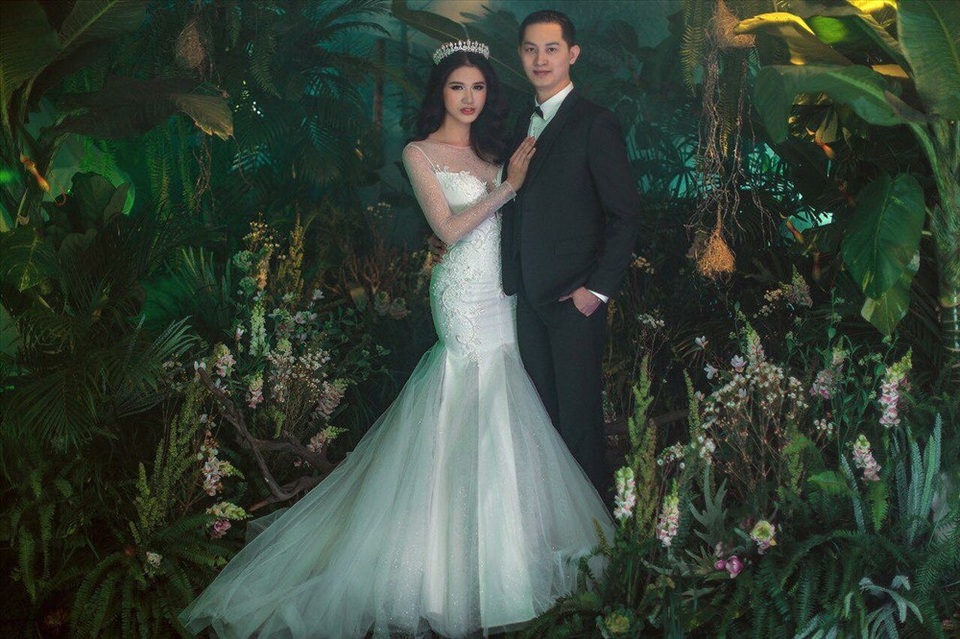 Chia sẻ về mái ấm của mình, Trang Trần cho biết, dù ông xã đang làm việc ở nước ngoài, nhưng cả hai vẫn thường xuyên liên lạc để chia sẻ mọi buồn vui trong cuộc sống cũng như cập nhật tình hình sinh hoạt, học tập của bé Kiến Lửa. 