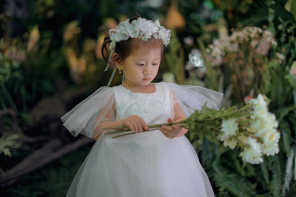 Cô con gái xinh đẹp và đáng yêu của người mẫu Trang Trần