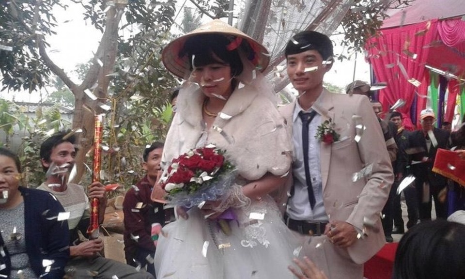 Chuyện tình kỳ lạ của cặp đôi chồng kém vợ 13 tuổi “dậy sóng” dư luận - 2 Thời điểm làm đám cưới, chú rể vừa bước sang tuổi 25 còn cô dâu đã 39 tuổi