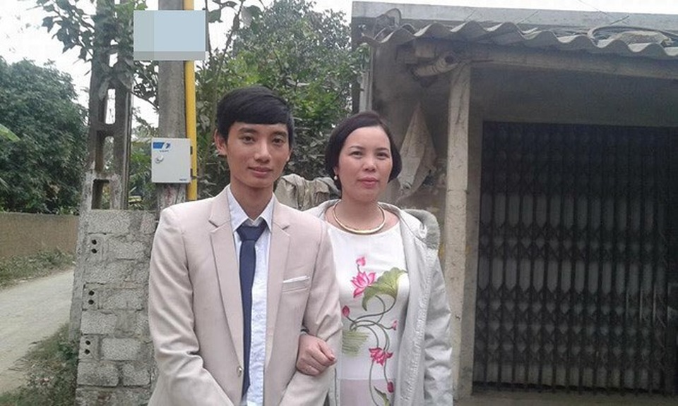 Chuyện tình kỳ lạ của cặp đôi chồng kém vợ 13 tuổi “dậy sóng” dư luận - 1 Chuyện tình của chú rể Bùi Ngọc Đức (SN 1992, Thanh Hóa) và cô dâu Phan Phương Ngọc (SN 1979) từng gây xôn xao dư luận bởi sự chênh lệch tuổi tác