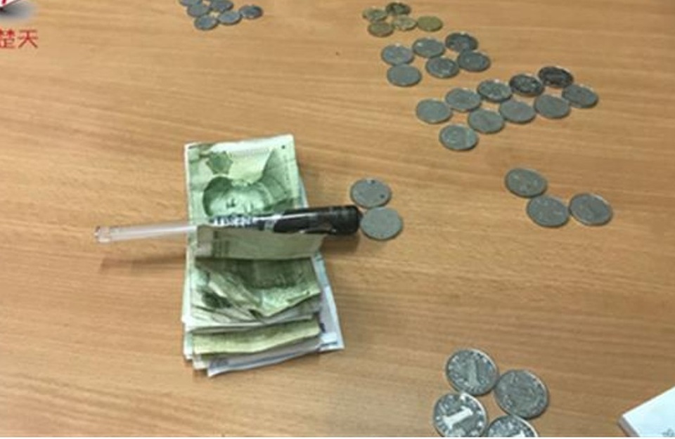 Ăn mày ở tàu điện ngầm kiếm mỗi ngày cả triệu đồng - 2 Hành vi ăn xin nơi công cộng bị coi là bất hợp pháp tại Trung Quốc, nhưng mức xử phạt còn chưa cao