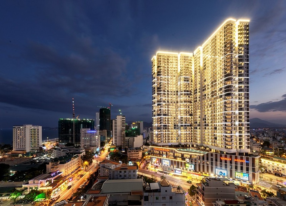 Vinpearl khai trương khách sạn nội đô đầu tiên tại Nha Trang - 2
Với vị trí hoàn hảo tại Trung tâm thành phố biển, Vinpearl Discovery Nha Trang Empire Condotel là lựa chọn điểm đến mới nhất trong bản đồ du lịch bên bờ vịnh biển đẹp nhất hành tinh.