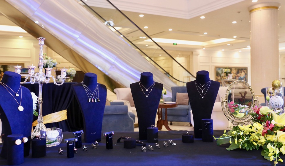 Korloff ra mắt bộ sưu tập 2018 - Vườn thượng uyển Luxembourg - 2
Bộ sưu tập Jardin de Luxembourg 2018 được chế tác hoàn toàn bằng tay với phiên bản giới hạn được trưng bày tại sự kiện.