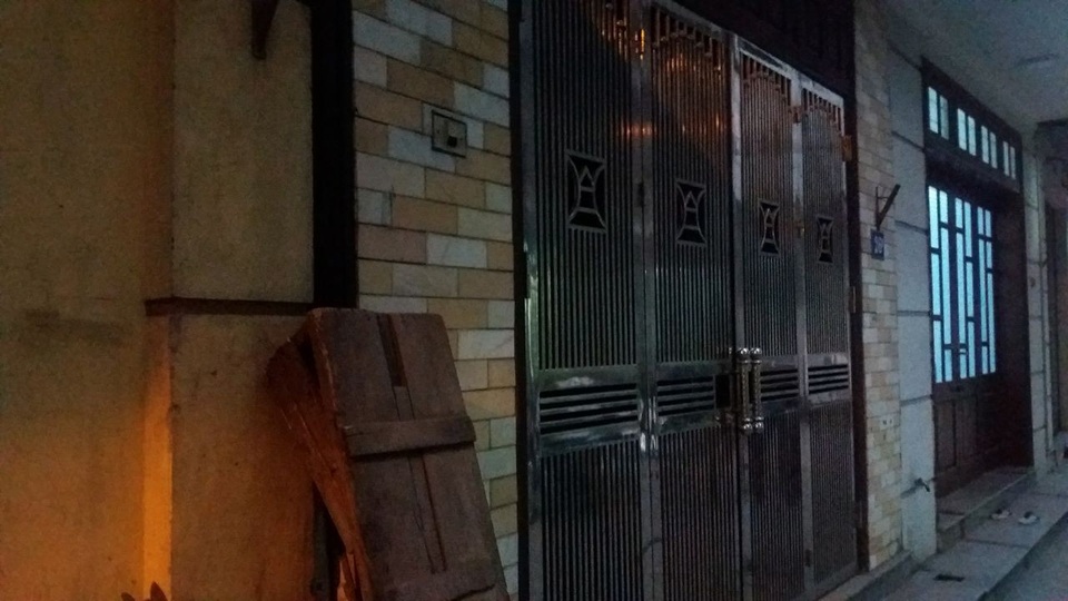 Hà Nội: Người vợ trẻ nghi bị chồng "cũ" tạt axit trước mặt con gái 8 tuổi - 3 Ngôi nhà, nơi xảy ra sự việc đau lòng.