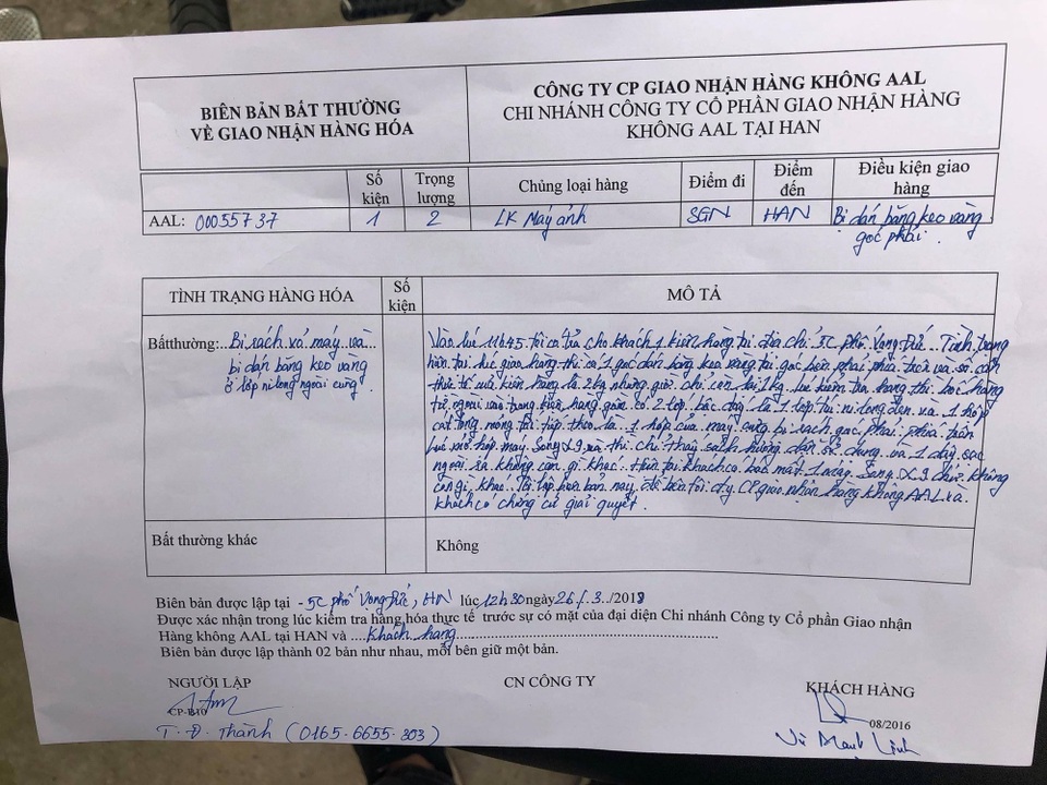 Chuyển phát nhanh bị móc trộm chiếc máy ảnh trị giá 105 triệu đồng - 3
Biên bản do nhân viên công ty AAL lập sau khi xác nhận có hiện tượng móc hàng chuyển phát.